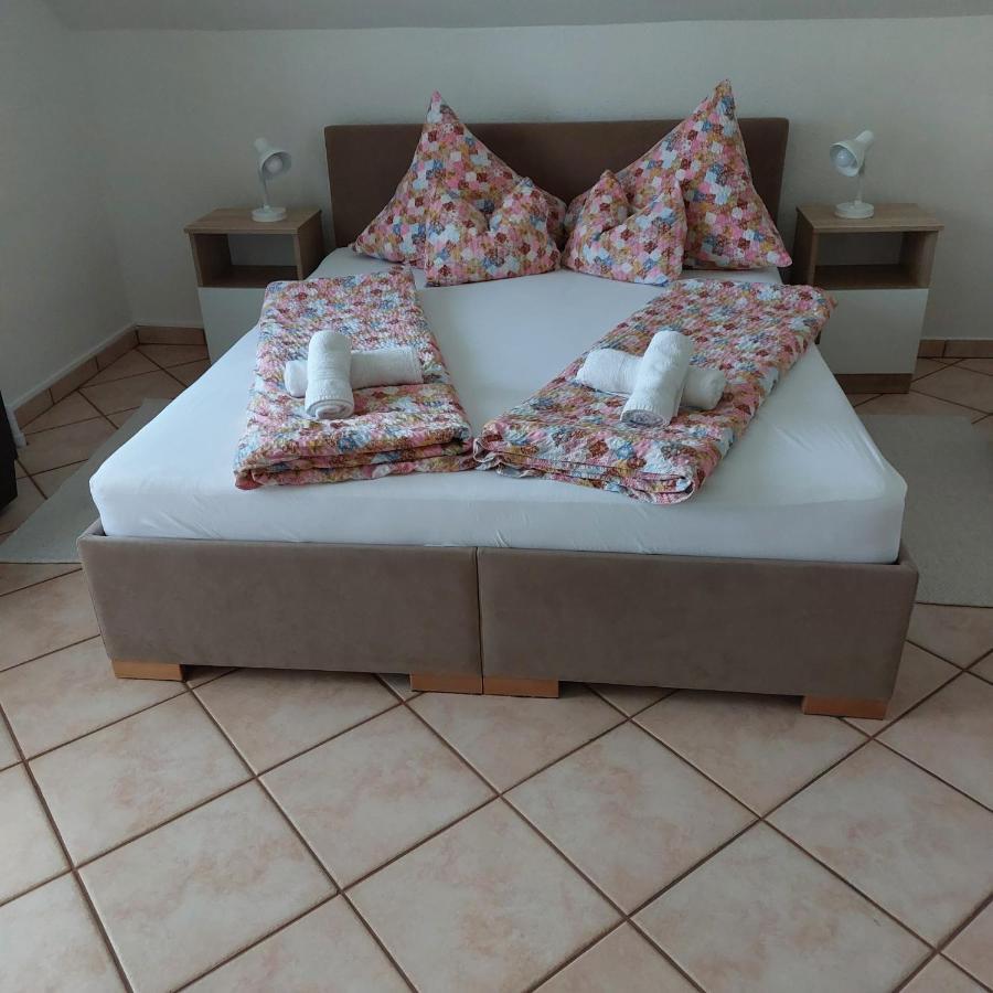 Erika Apartmanhazak Heviz Exterior photo