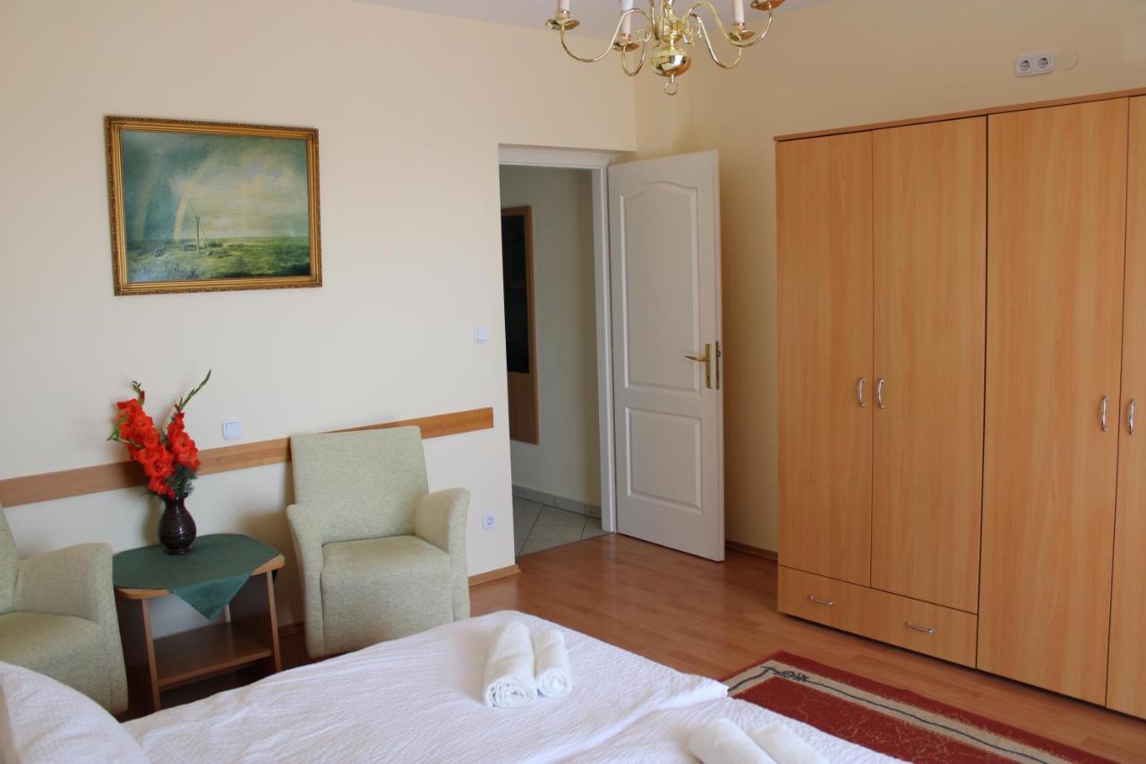 Erika Apartmanhazak Heviz Exterior photo