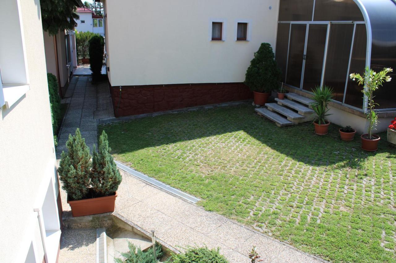 Erika Apartmanhazak Heviz Exterior photo